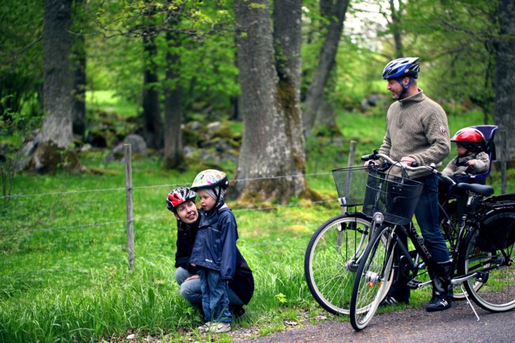 Cycling family nature grass sweden