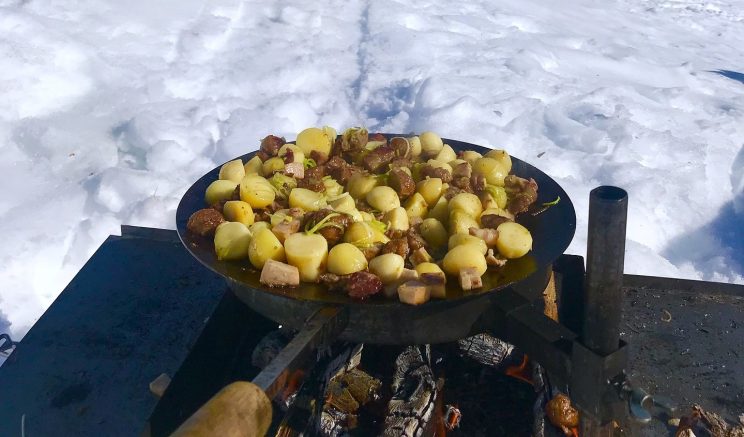 pytt i panna snow Sweden wild outdoor cooking
