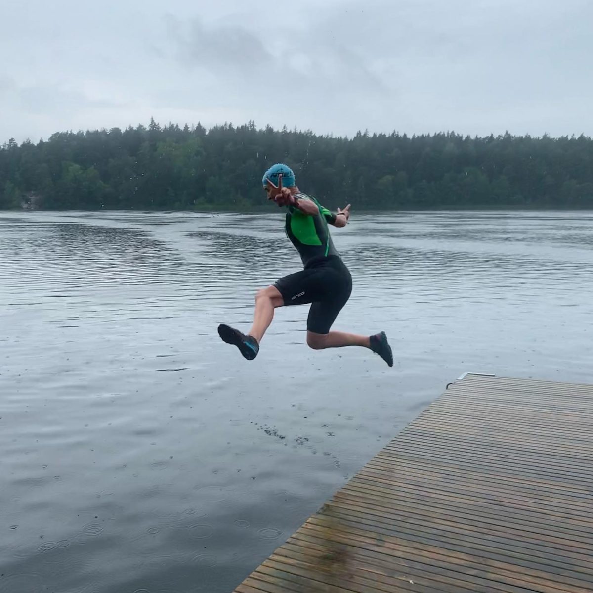 Luleå archipelago tour swimming jumping lake
